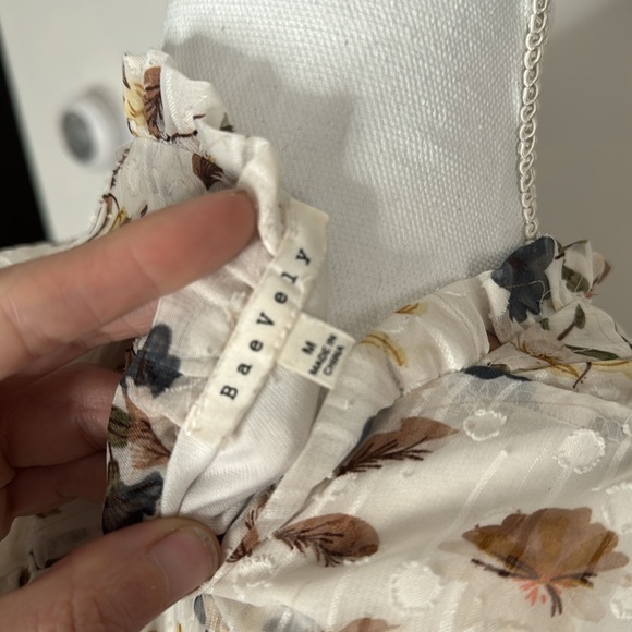 EUC BaeVely Floral Ruffle Blouse Size Medium - Picture 12 of 15